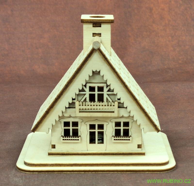 Kouřící domeček chaloupka s balkónem